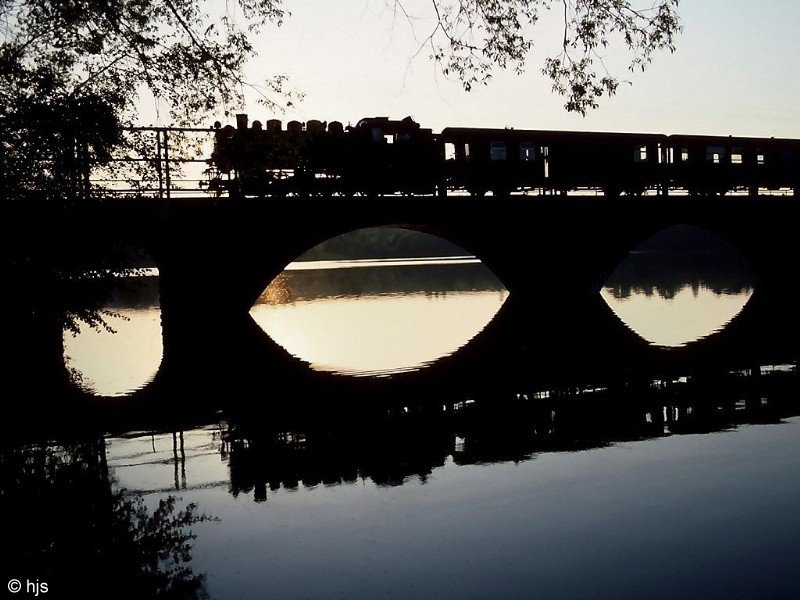 099 734 (99 1761) am Abend des 24. Mai 1995 auf der Br�cke bei Malter 