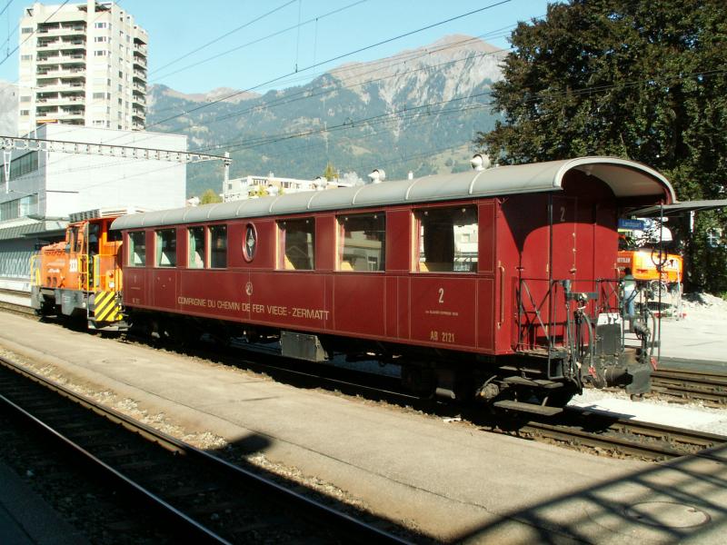 1.+ 2.Klasse Wagen der ehem.Visp-Zermatt Bahn(spter Brig-Visp-Zermatt Bahn,heute Matterhorn-Gotthard Bahn)am 10.10.05 in Landquart.Dieser Wagen fuhr am 25 Juni 1930 mit dem ersten Glacier Express