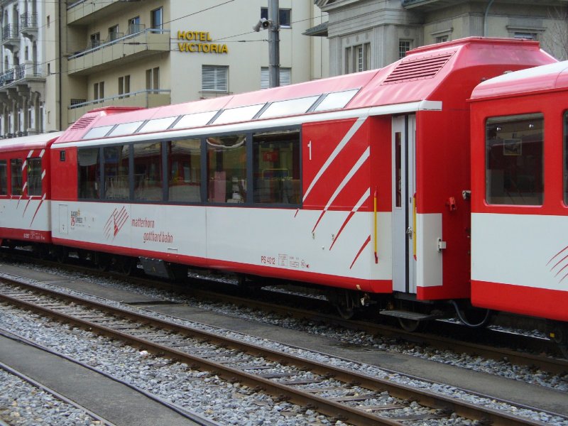 1 Kl. Panoramawagen PS 4012 im MGB Bahnhof von Brig am 10.03.2007