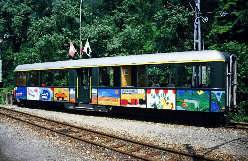1 Kl. Personenwagen A 101  Abgestellt im Bahnhof von Interlaken Ost im Juni 1985 .. Bild ab Dia