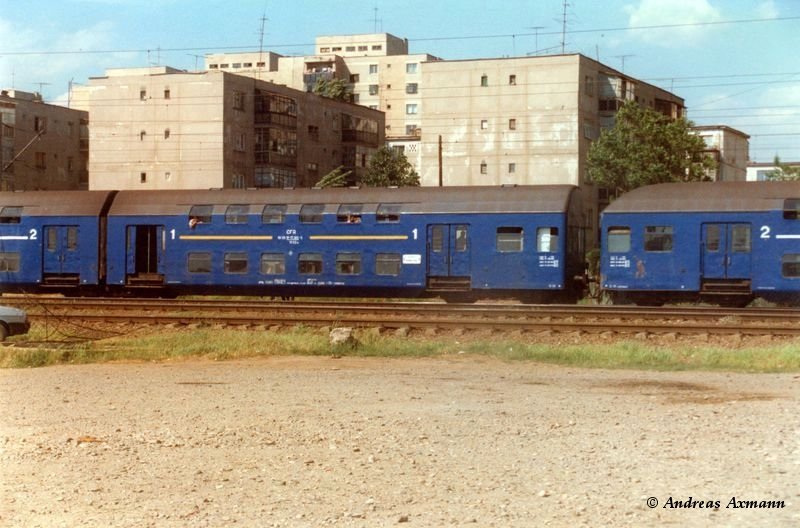 1. Klasse Doppelstock-Endwagen 26-17 der CFR bei Ploiesti(05.1997) Scan von Bild.