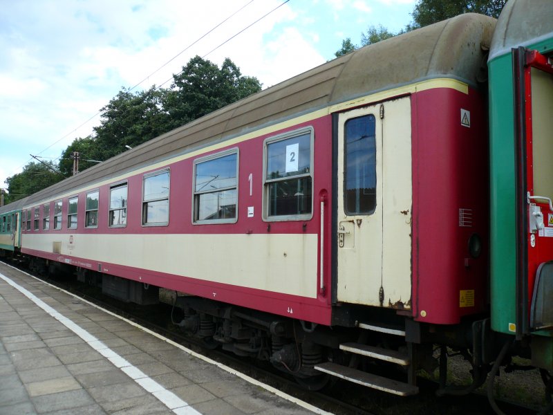1. Klasse Personenwagen am 24.7.2007 in Swinemnde auf Gleis 3