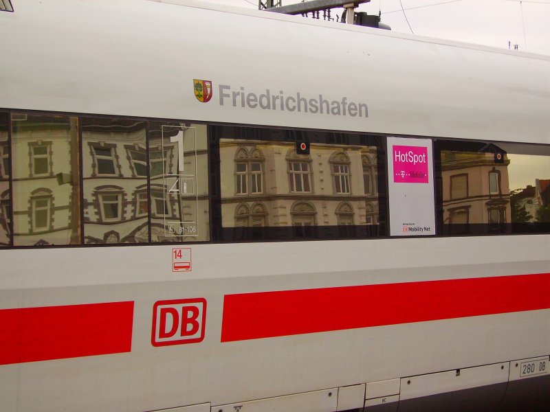 1. Klassewagen eines ICE 1 mit Hotspot.