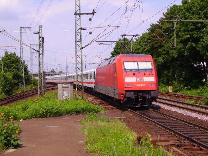 1. Nachschuss auf den IC 2310 mit 101 009-9 nach Westerland(Sylt). 1.06.07