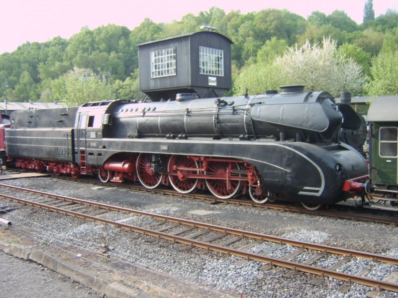 10 001 am 25.04. im schlepp von 212 007 im Eisenbahnmuseum Bochum Dahlhausen