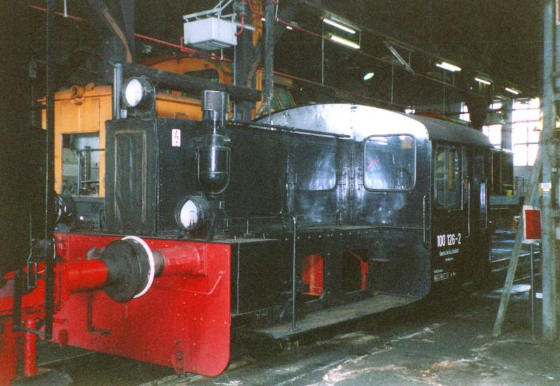 100 126 RAW Dessau/1962 Glauchau 2002. Die Maschine stammt aus einer Nachbauserie, das Raw Dessau 1962 fr die DR gefertigt hat.
