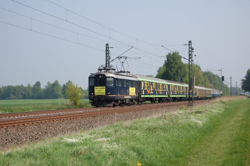 10008 aus der Schweiz am Nachmittag des 30.04.2009 mit einem Sonderzug zum Euro Strand bei Woltorf