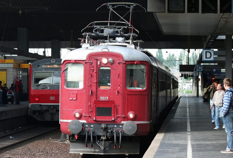 10019 der Centralbahn mit Sonderzug in Düsseldorf HBF am 15.06.2008
