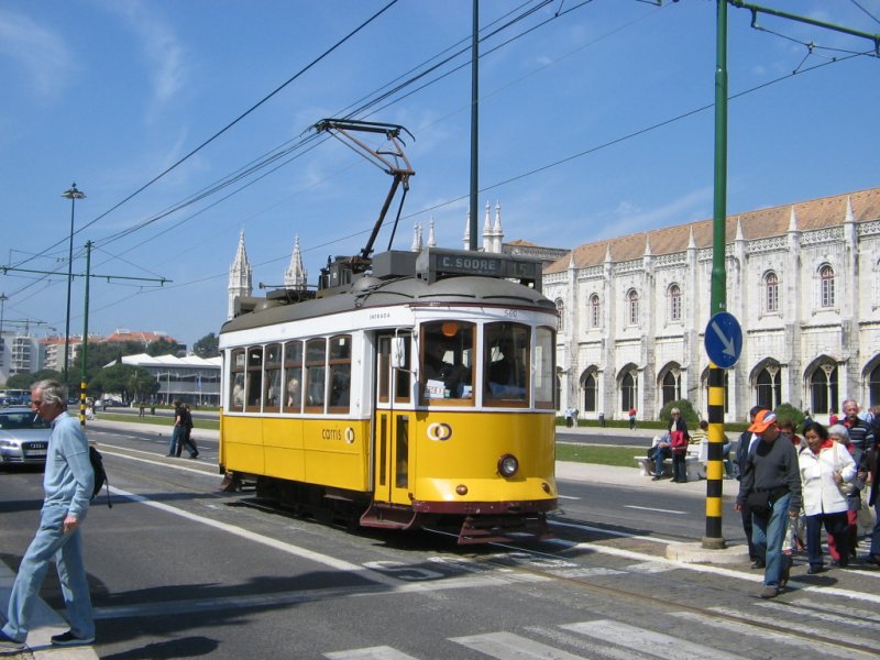 10.04.07,Stra�enbahn Lissabon.