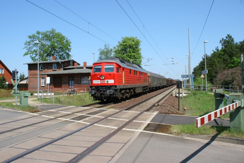 10.05.2006 233 206 auf der Durchreise durch Kirch-Jesar Richtung Hagenow.