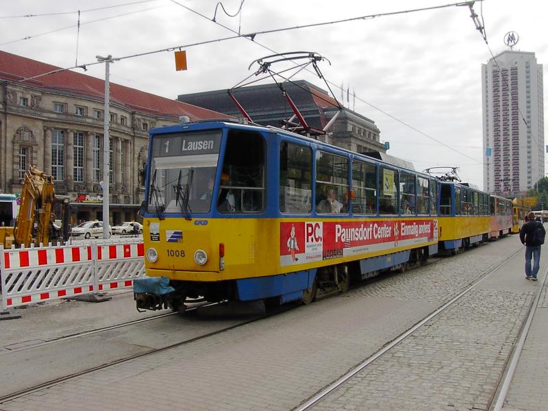1008 in der Grobau- und Zentralhaltestelle Hauptbahnhof 
(Juli 2005)