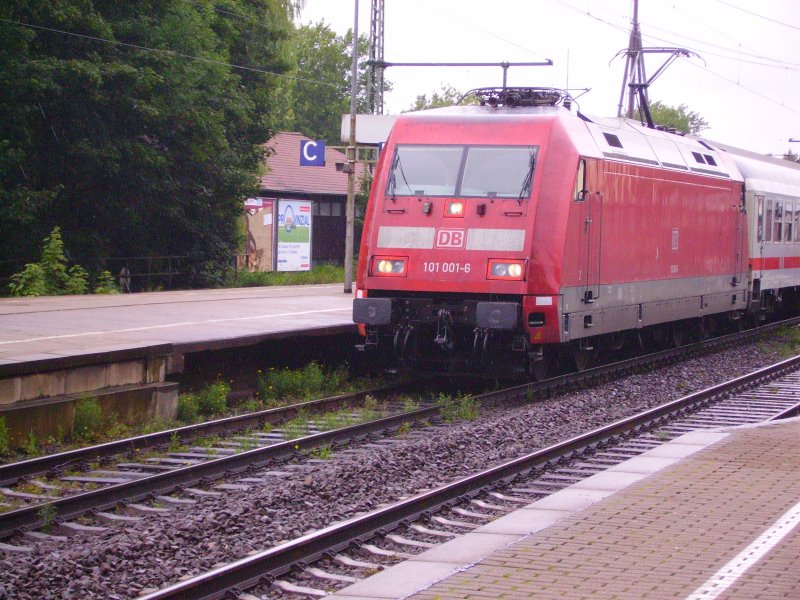 101 001-7 erreicht mit dem IC 1971 Elmshorn am 13.07.07