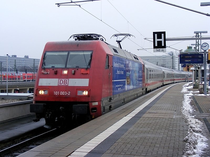 101 003-2 (Kuwait Airways) am 20.2.2009 mit IC 2037 nach Leipzig Hbf in Halle (Saale) Hbf.