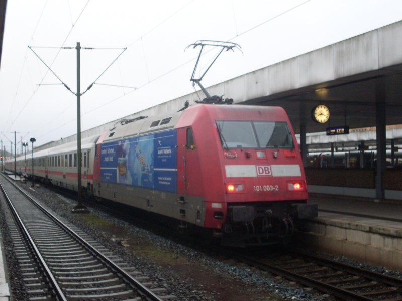101-003-2 in orintroter Lackierung und Werbung fr Kulwait Airways hier am 21.02.2009 in Hannover HBF