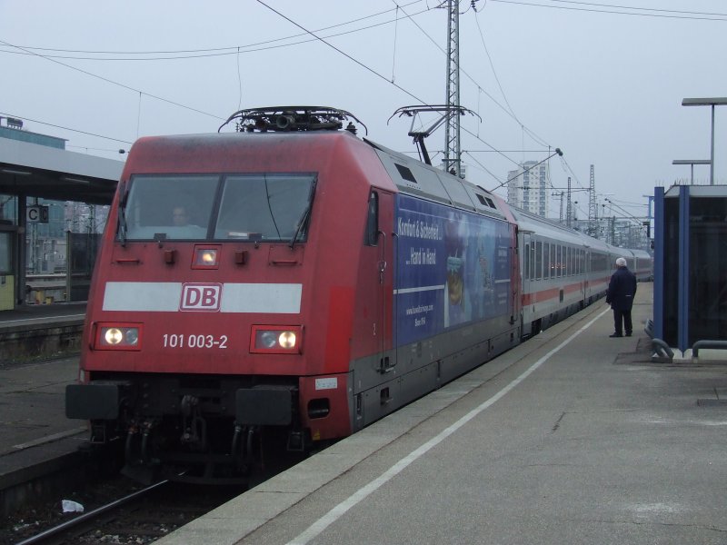 101 003 Kuwait Airways mit IC 2290 in Stuttgart Hbf am 7.2.2009