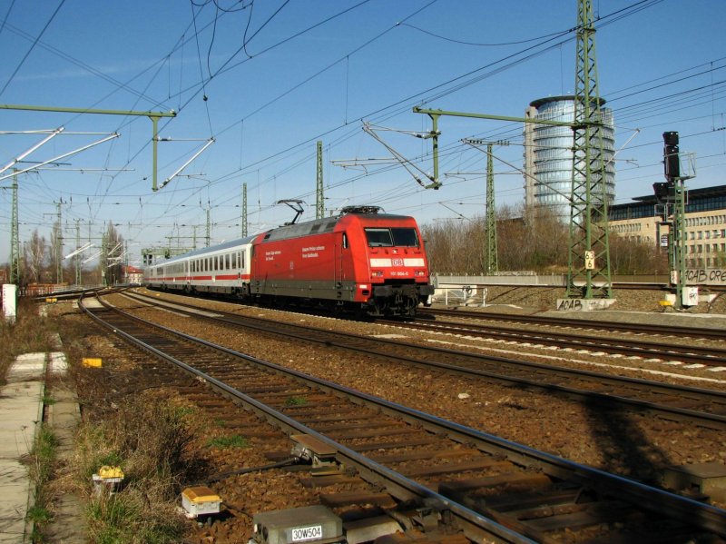 101 004-0 ist mit ihrem IC Richtung Dresden-HBF unterwegs.15.03.08.