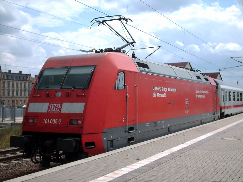 101 005-7 PEP schob am 30.06.2007 den IC 2456  Strelasund  von Ostseebad Binz nach Dsseldorf Hbf und zog am Folgetag den IC 2457  Strelasund .
