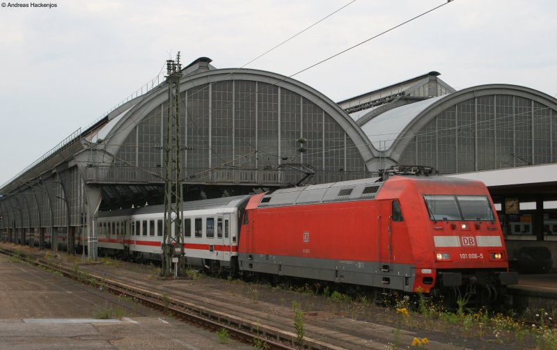 101 006-5 mit dem IC2065 (Karlsruhe-Nrnberg) bei der Abfahrt Karlsruhe am 29.7.08