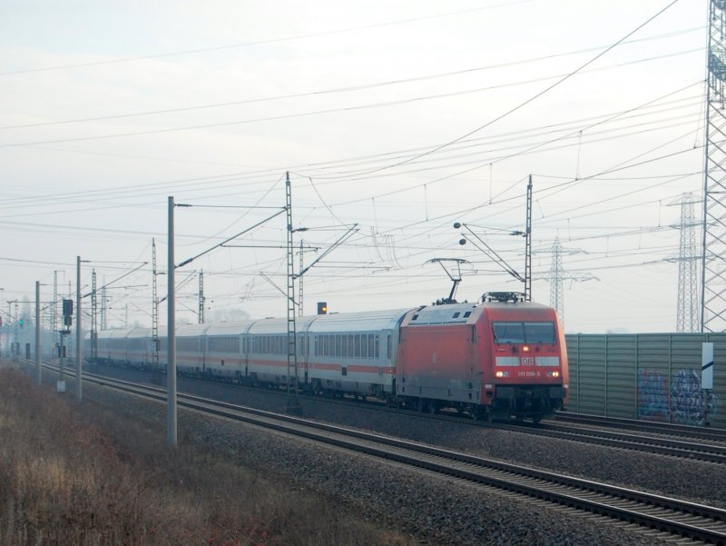 101 006 mit IC 148 Szczecin Glowny - Schiphol Airport wird in etwa 6 Minuten den Hbf Hannover erreichen. Ahlten 17.01.2009