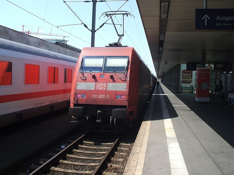 101 007-3 mit einem IC am 16.07.2007 im Hbf Hannover