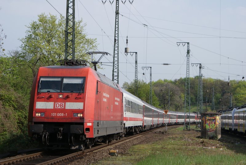 101 008-1 mit einem EC bei der Durchfahrt durch Kln West am 11.04.2009