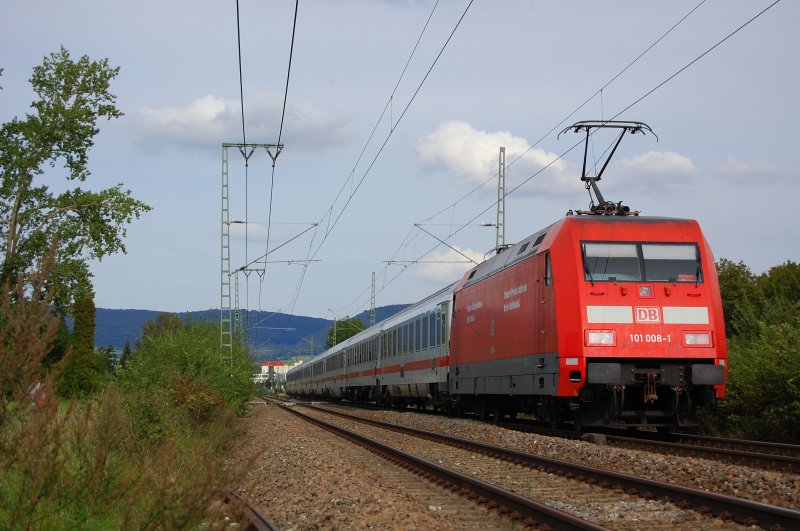 101 008-1 schob am 23.08.07 den IC 2161 von Karlsruhe HBF nach N�rnberg HBF, hier in H�he Aalen-Essingen aufgenommen.