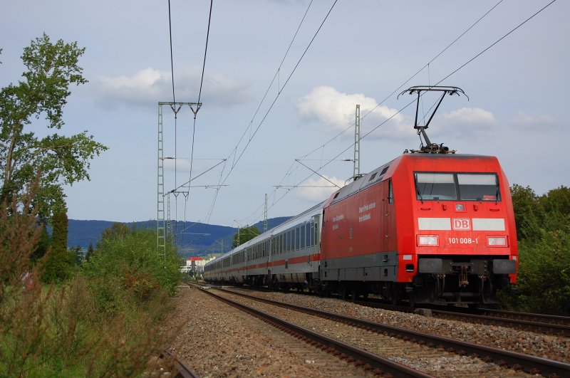 101 008-1 schob am 23.08.07 den IC 2161 von Karlsruhe HBF nach Nrnberg HBF, hier in Hhe Aalen-Essingen aufgenommen.