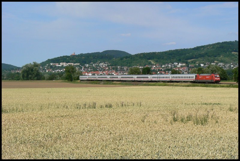 101 008 ist mit IC 2054 am 23.6.2008 bei Heddesheim unterwegs