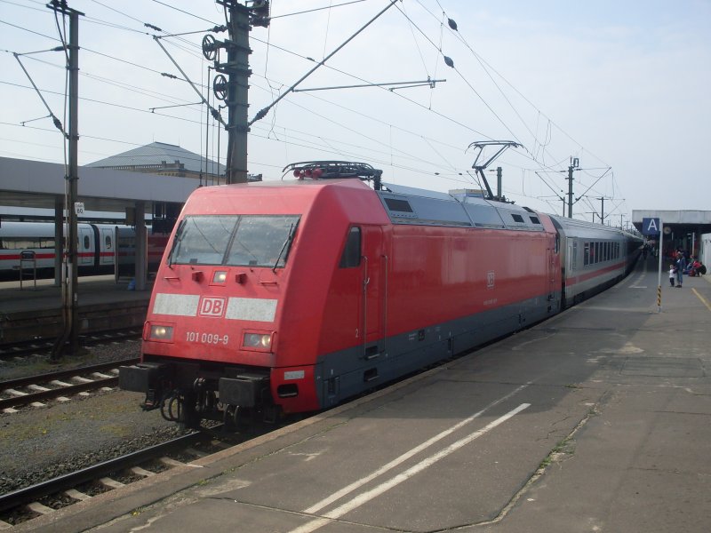 101 009-9 mit Neulack un IC 145 von Bad Bentheim nach Berlin in Hannover