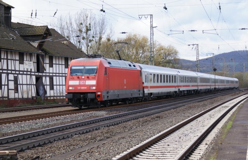 101 009 von Hamburg Altona nach Konstanz ber Gttingen in Kreiensen (13.4.2008)