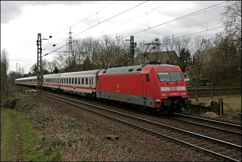 101 009 schiebt am 09.03.2008 den InterCity 2044 von Leipzig Hbf nach Kln Hbf.