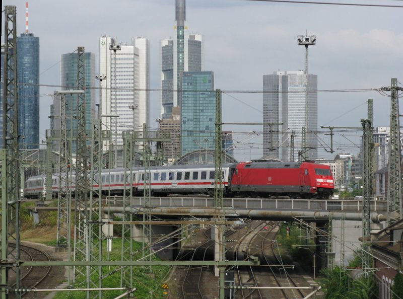 101 010-7 mit IC am 02.09.09 bei der einfahrt in Frankfurt(Main)Hbf.
