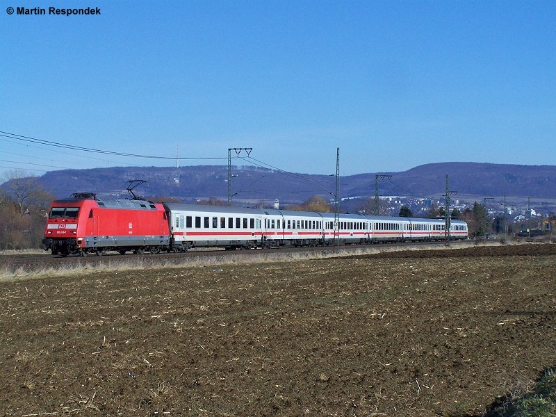 101 010-7 ist unterwges nach Karlsruhe Hbf. Hier bei Aalen am 3.Febraur 2008.