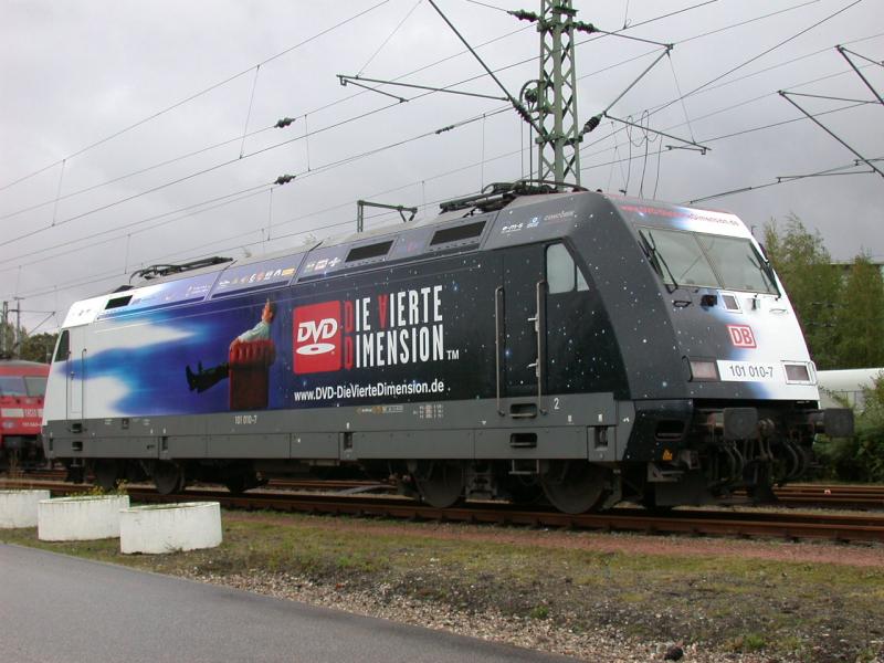 101 010 mit neuer Werbung fr DVD am 08. Oktober 2003 in Hamburg-Eidelstedt.
