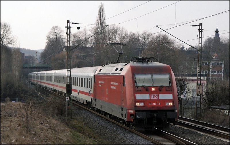 101 011 (9180 6101 011-5 D-DB) wird mit dem IC 2046, Leipzig Hbf - Kln Hbf, ihren nchsten Stop bald erreichen. (07.03.2009)
