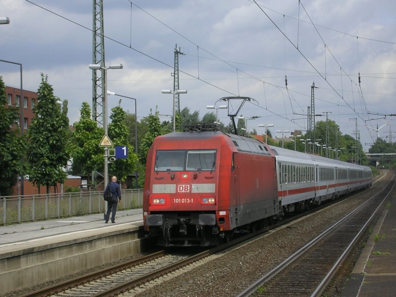 101 013-1 mit IC 434 von Norddeich Mole nach Luxembourg bei der
Einfahrt in Recklinghausen Hbf.Gleis 1 ,nchster Halt: 
Wanne Eickel Hbf.(11.08.2008)