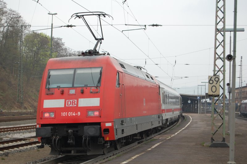 101 014-9 mit IC 2378 nach Hamburg-Altona am 8.4.2009 in Kreiensen
