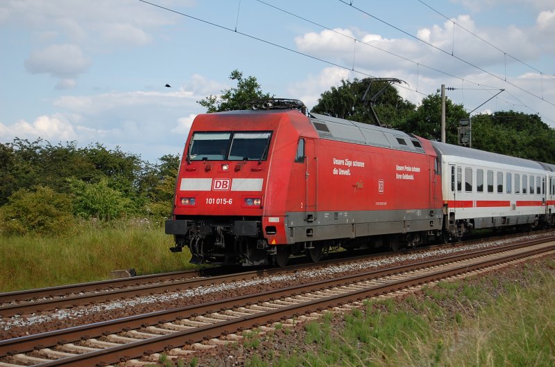 101 015-6 mit IC kurz vor berquerung des Mittellandkanals bei Peine