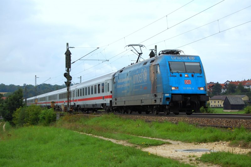 101 016-4 zog am 21.08.07 einen InterCity in Richtung Ulm HBF, hier in Hhe Halzhausen an der Filsbahn aufgenommen.