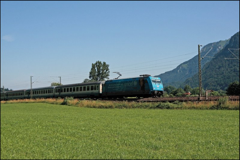 101 016 ist bei Niederaudorf mit einem IC zum Brenner unterwegs. (10.07.2008)