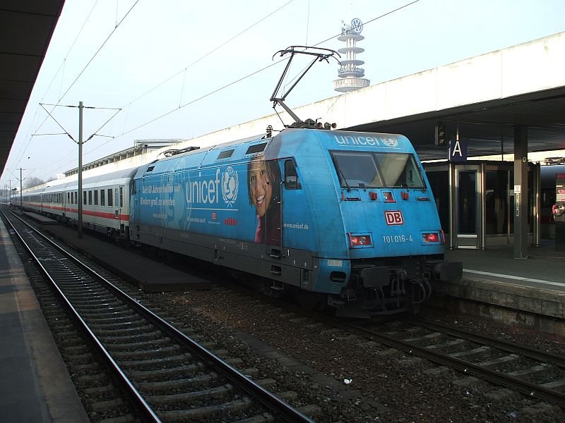 101 016 (Unicef) am IC 2048 Leipzig Hbf - Kln Hbf am 04.01.2008 in Hannover Hbf