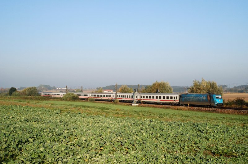 101 016  (Unicef) mit IC 2201 vor Mammendorf (07.10.2007)