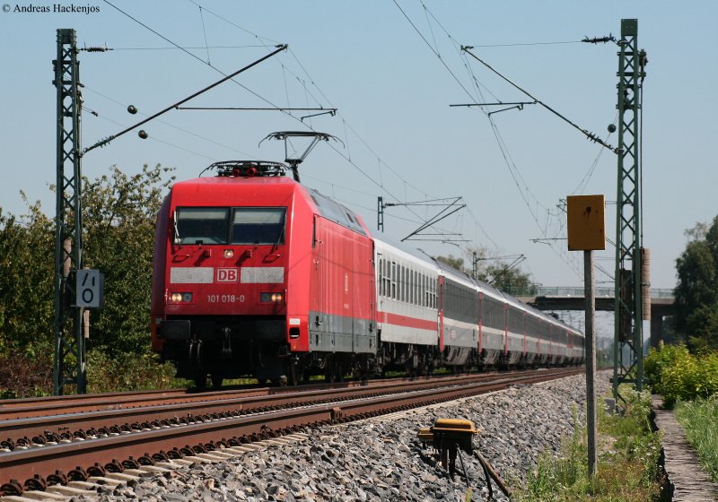 101 018-0 mit dem EC 7 (Hamburg Altona-Chur) an der Bk Basheider 24.8.09