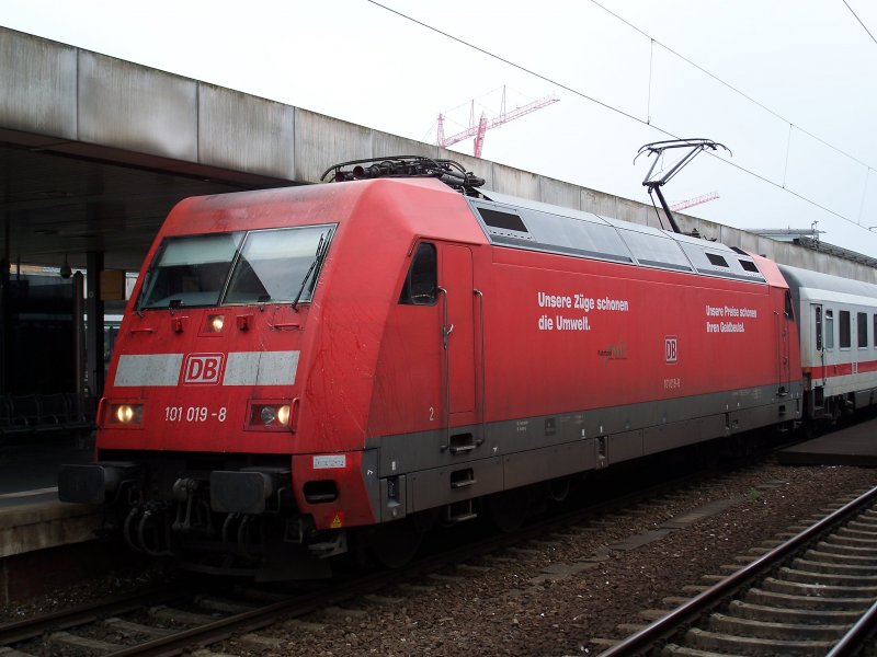 101 019 fhrt gleich nach Amsterdam CS (Hannover Hbf) (26.8.2007)
