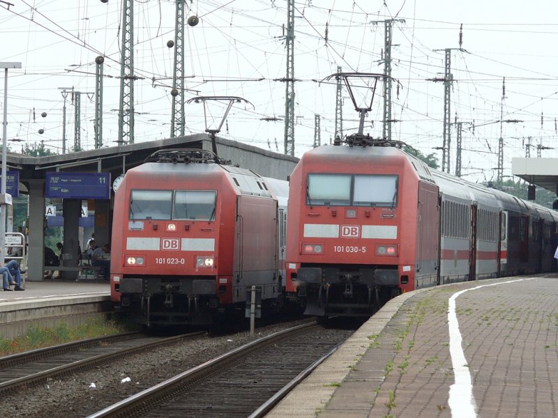 101 023-0 und 101 030-5 im Dortmunder Hauptbahnhof 28.6.2009