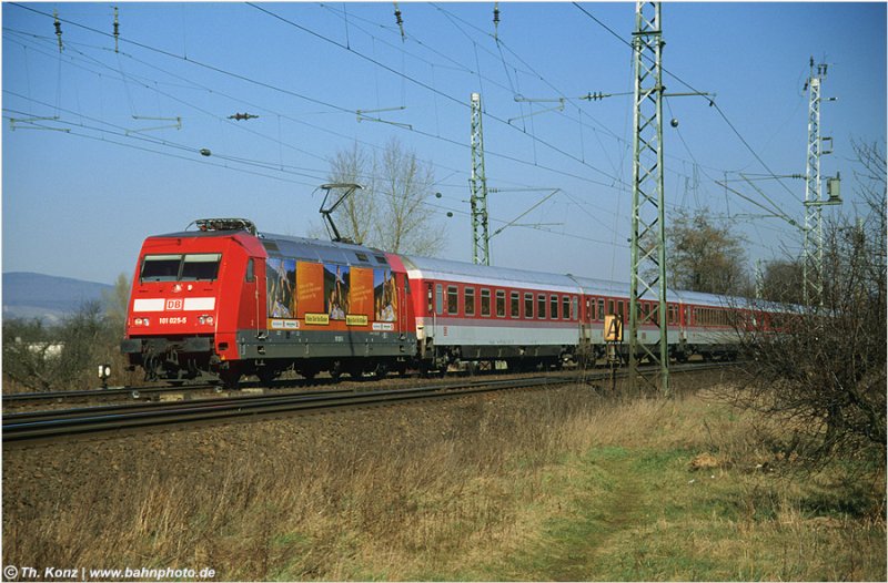 101 025-5 (Mehr Zeit fr Kinder) fhrt am 15.02.2001 durch Ingelheim. Am Haken hat sie IC 706 nach Kiel