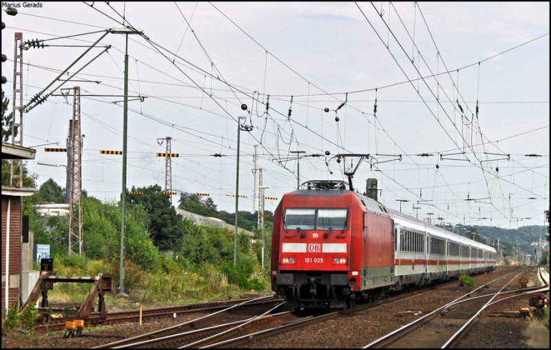 101 025 mit dem IC144 nach Shiphol (Airport) bei der Durchfahrt von Ibbenbren-Esch 1.8.2009