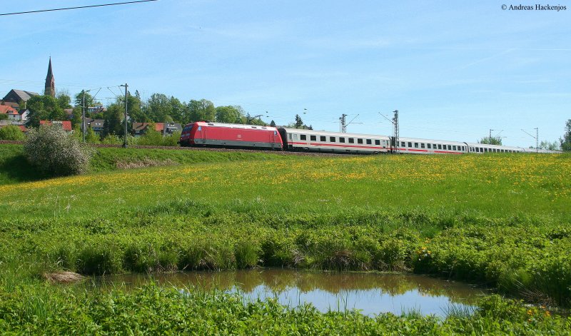 101 026-3 mit dem IC 2004  Bodensee  (Konstanz-Emden) am km 69,9 17.5.09
