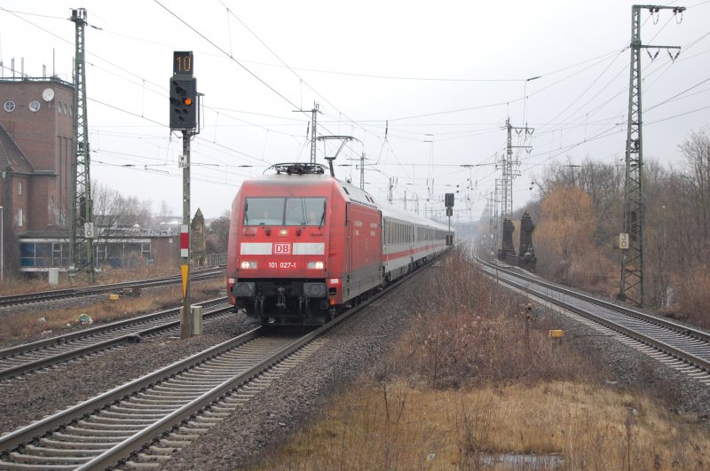 101 027 mit IC 2279 nach Karlsruhe am 07.03.2009 bei der Durchfahrt in Hannover-Bismarckstra�e