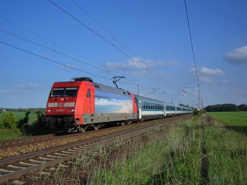101 029-7  Canarias  mit ihrem EuroCity 174 nach Hamburg-Altona. Aufnahme kurz vor BZO gemacht. 17.05.2006